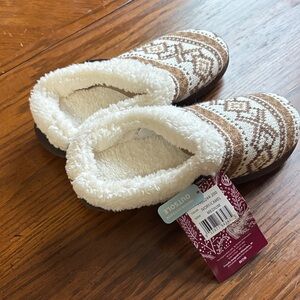Muk Luks Cream & Brown Slip-On Women's Slippers size 7-8 NWT